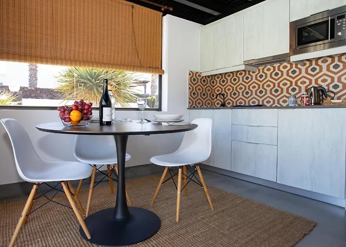 לינה וארוחת בוקר 5 Lanzarote 4*